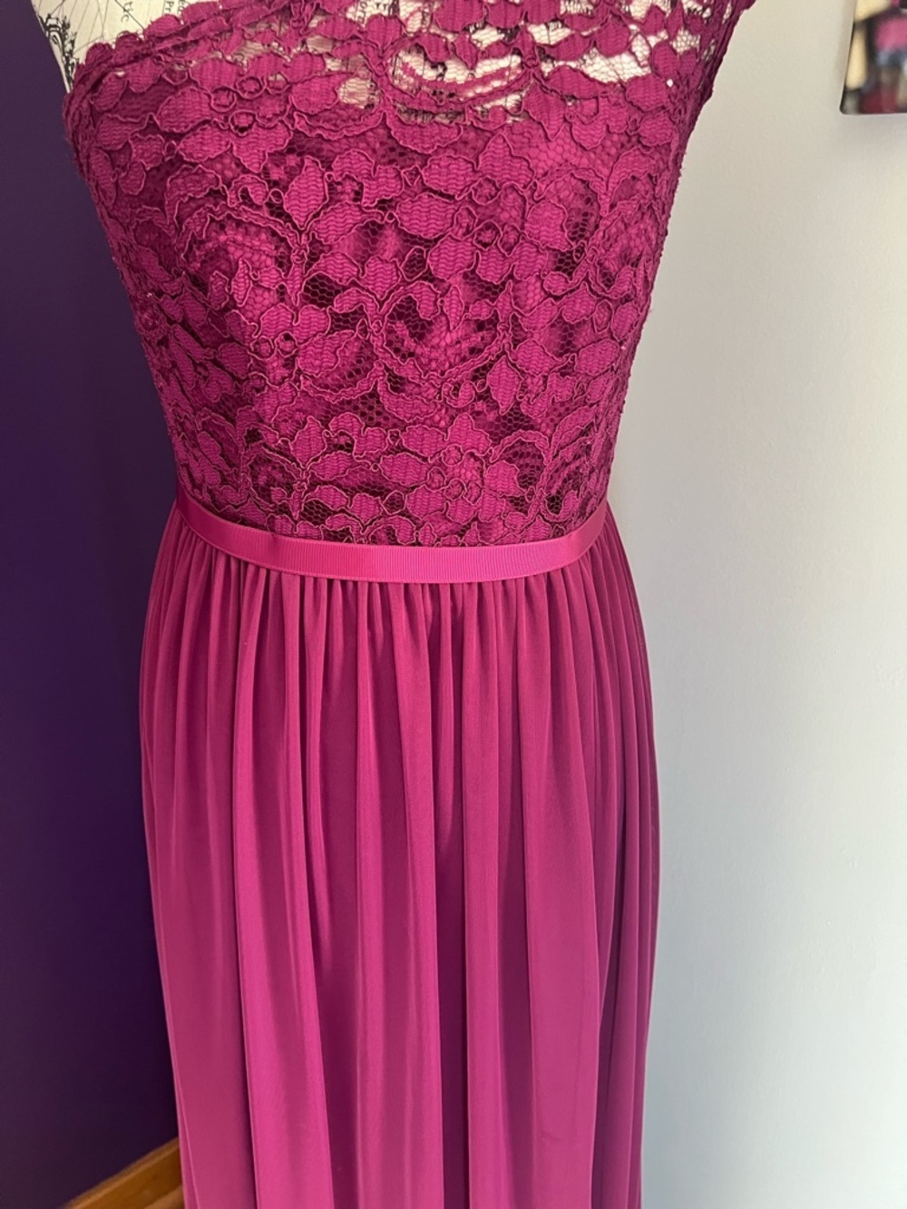 David's Bridal One-Shoulder Lace & Chiffon Bridesmaid Prom Gown - Picture 3 of 9